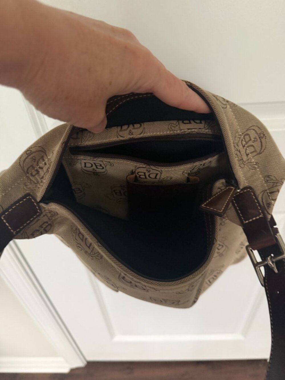 Vintage Dooney & Bourke Large Canvas Tote with Dark Brown Monogram - Picture 6 of 6